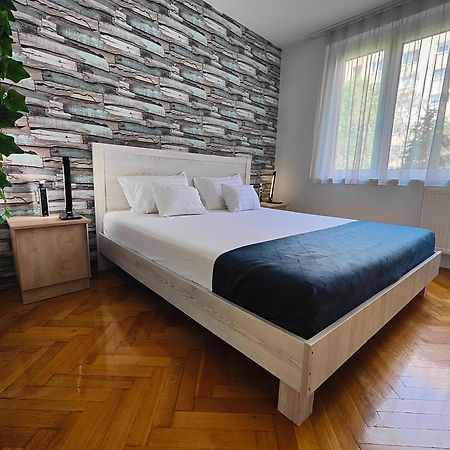 Comfort 14 -- Stylish City Apartment Netflix, Wi-Fi & Parking Miskolc Exteriör bild