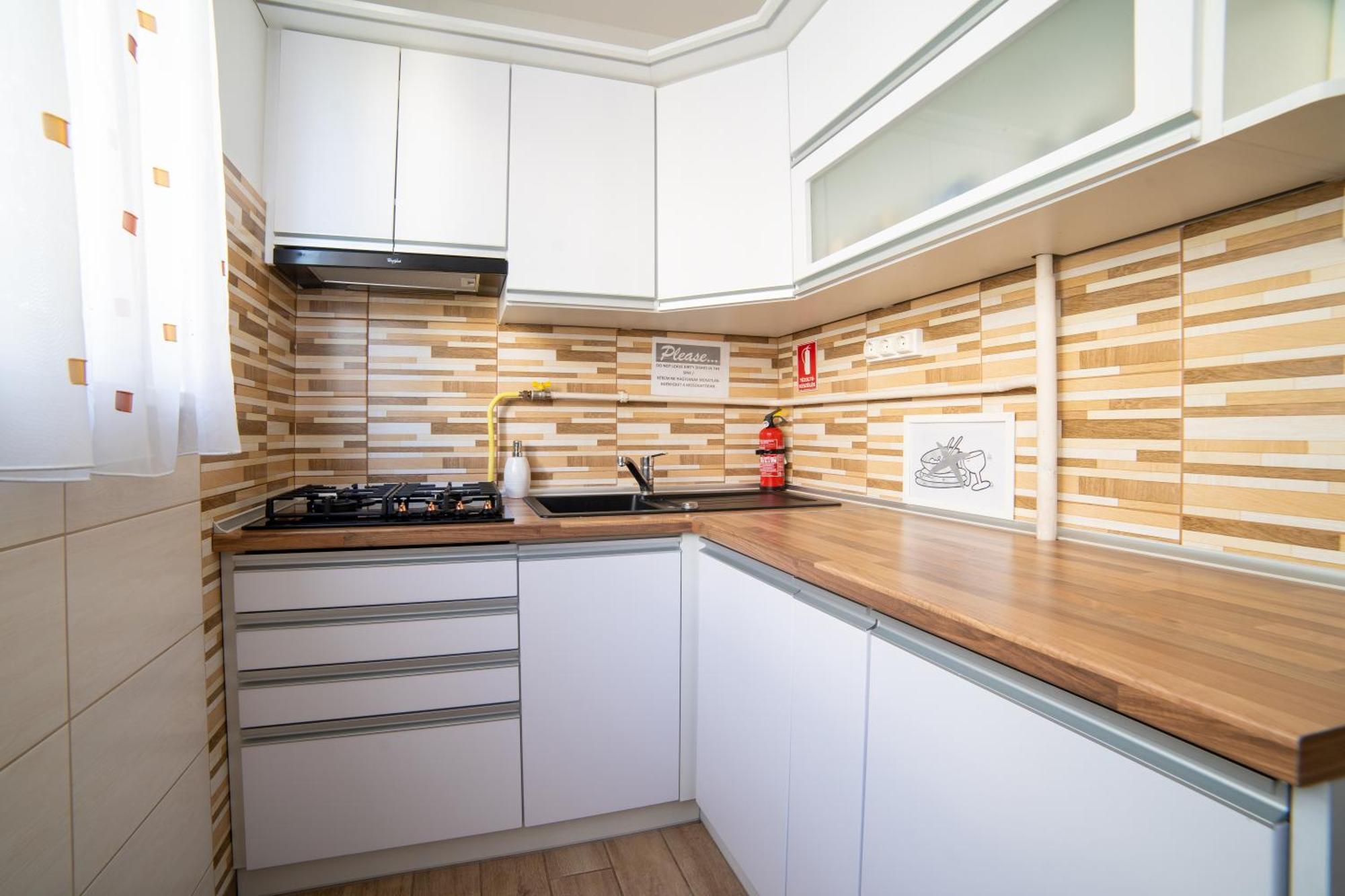 Comfort 14 -- Stylish City Apartment Netflix, Wi-Fi & Parking Miskolc Exteriör bild