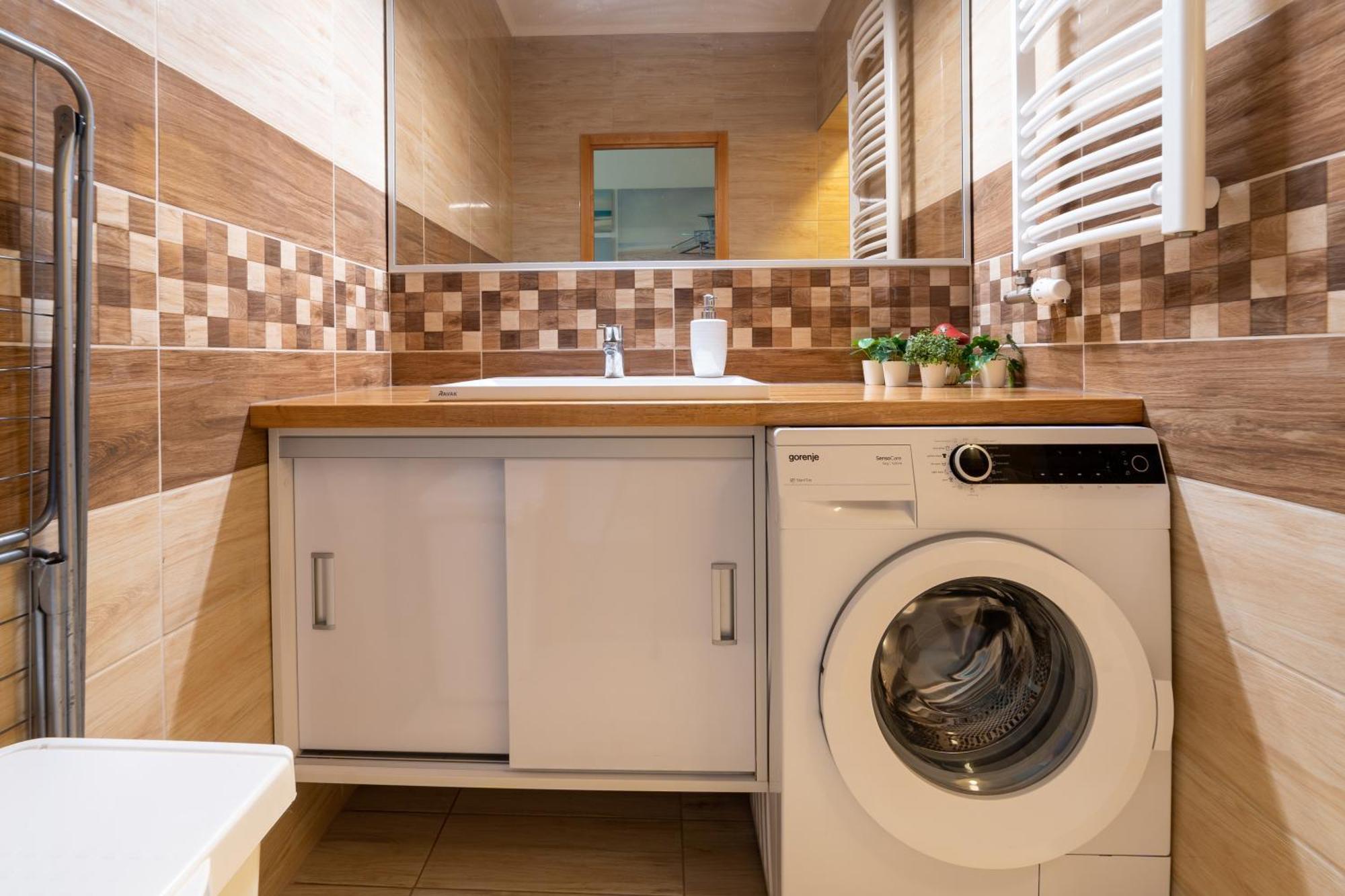 Comfort 14 -- Stylish City Apartment Netflix, Wi-Fi & Parking Miskolc Exteriör bild
