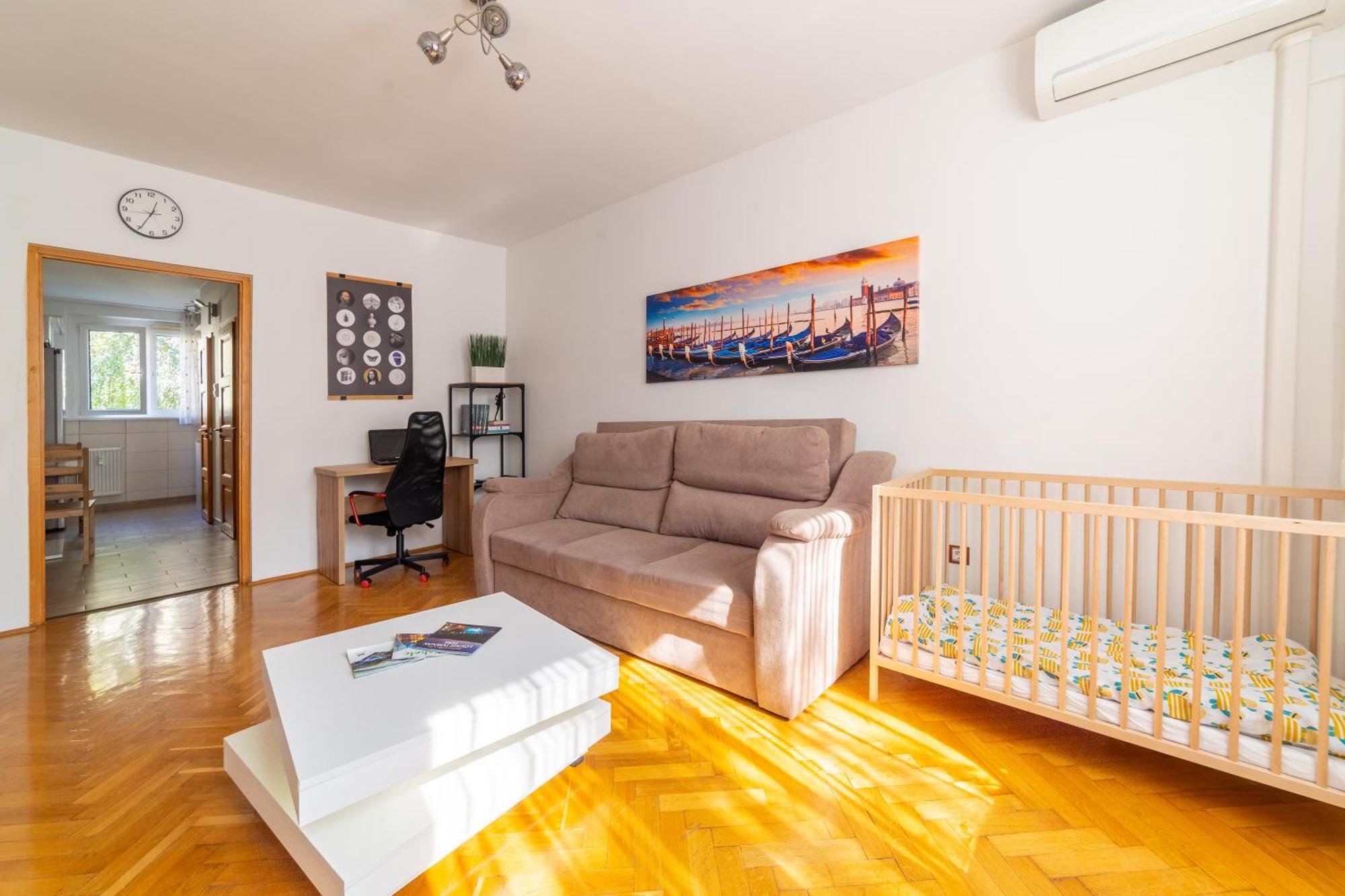 Comfort 14 -- Stylish City Apartment Netflix, Wi-Fi & Parking Miskolc Exteriör bild