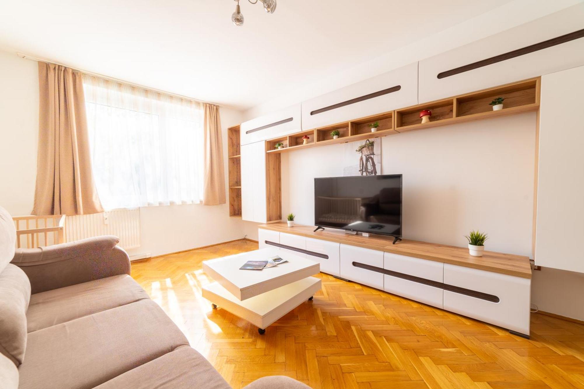 Comfort 14 -- Stylish City Apartment Netflix, Wi-Fi & Parking Miskolc Exteriör bild