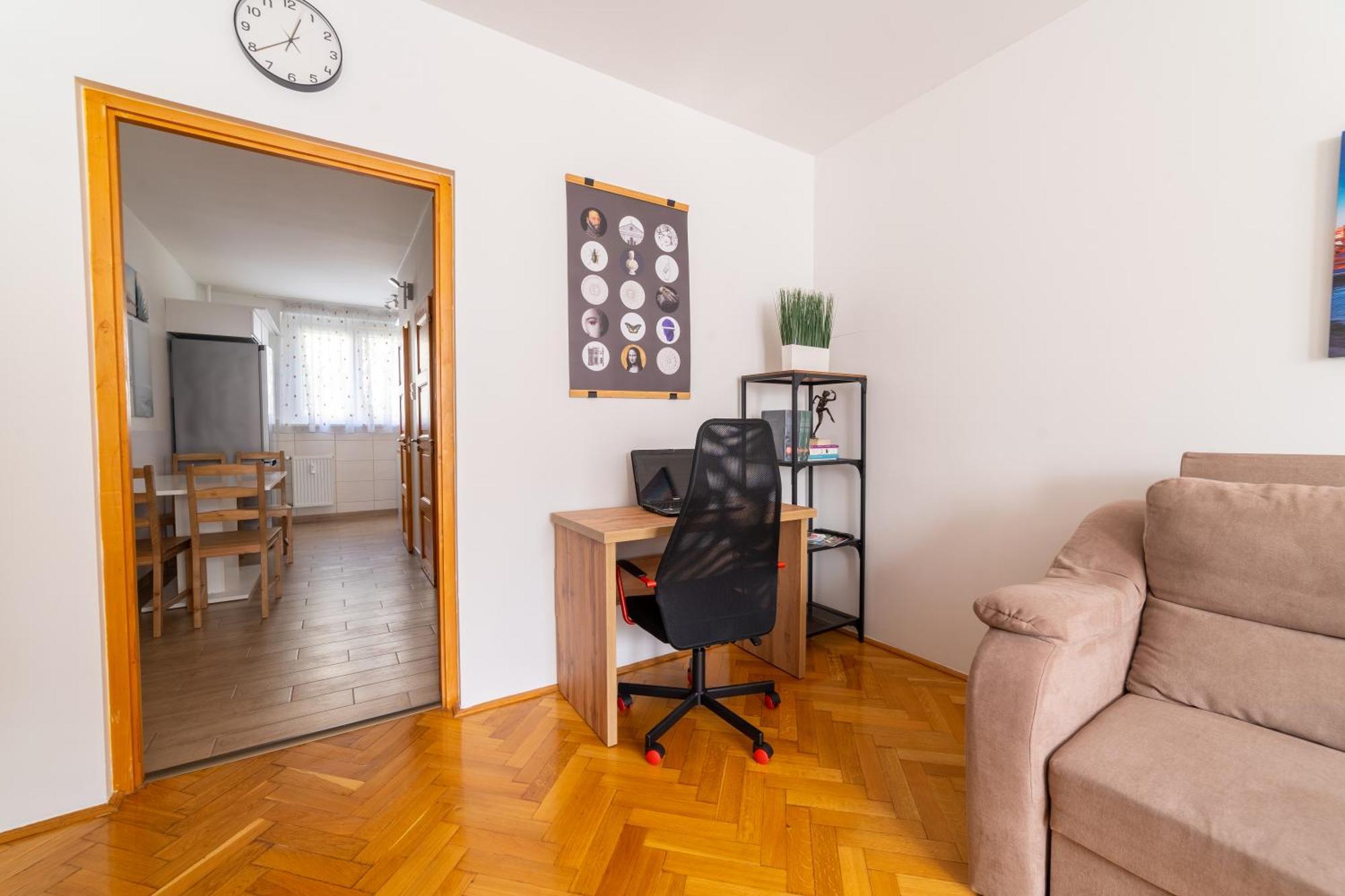Comfort 14 -- Stylish City Apartment Netflix, Wi-Fi & Parking Miskolc Exteriör bild